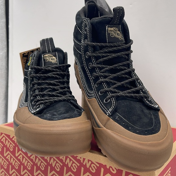 Vans Men’s Sk8-Hi Dip Mte-2
Black/Gum
VN0009QKB9M
Boots Cold Weather Sneakers - Picture 7 of 16